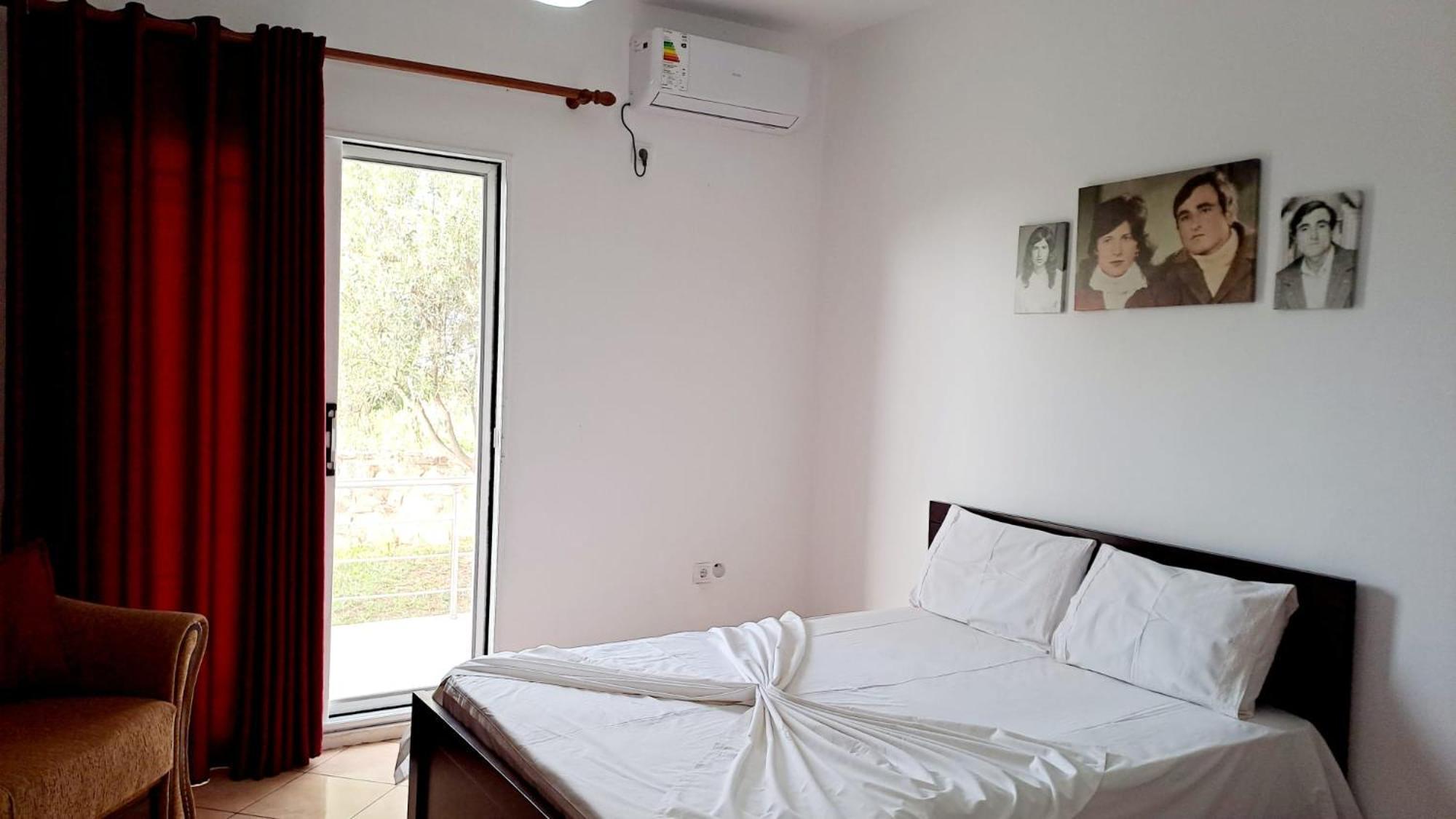 Vila Bashkim Ksamil Bilik gambar