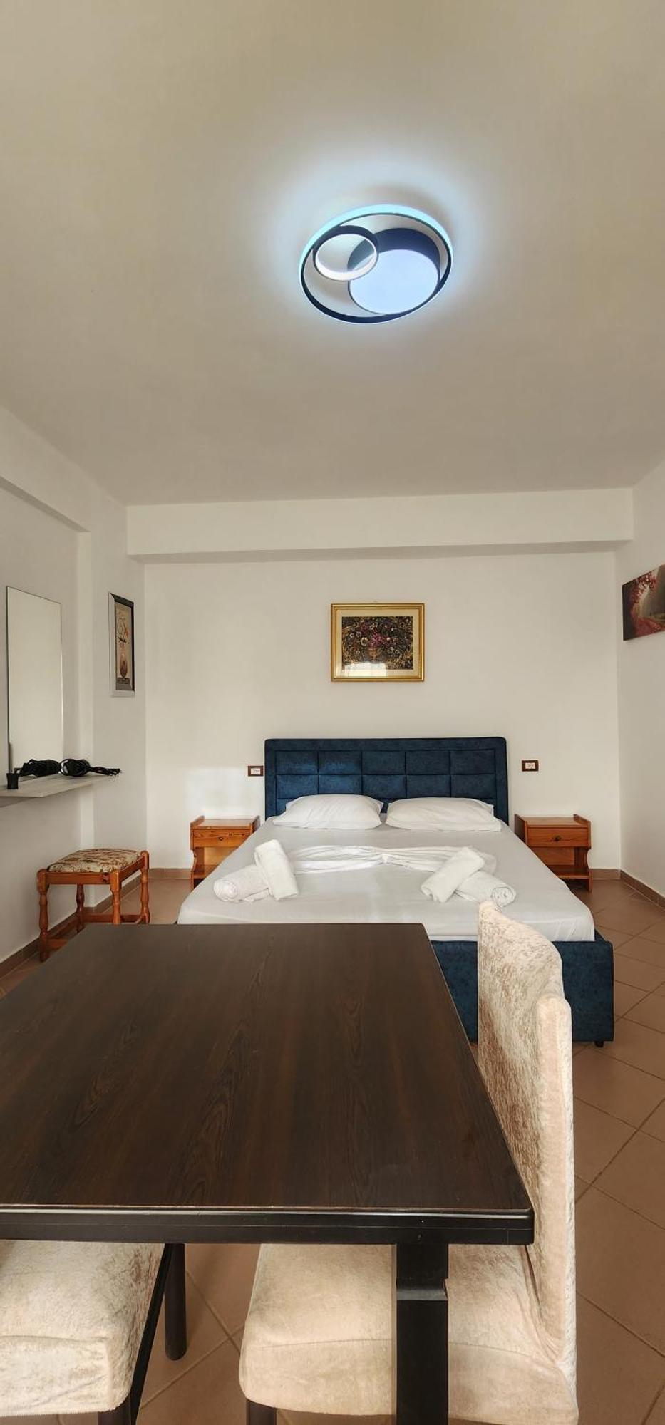 Vila Bashkim Ksamil Bilik gambar